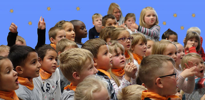 kinder haben spa bei zauberauffhrung